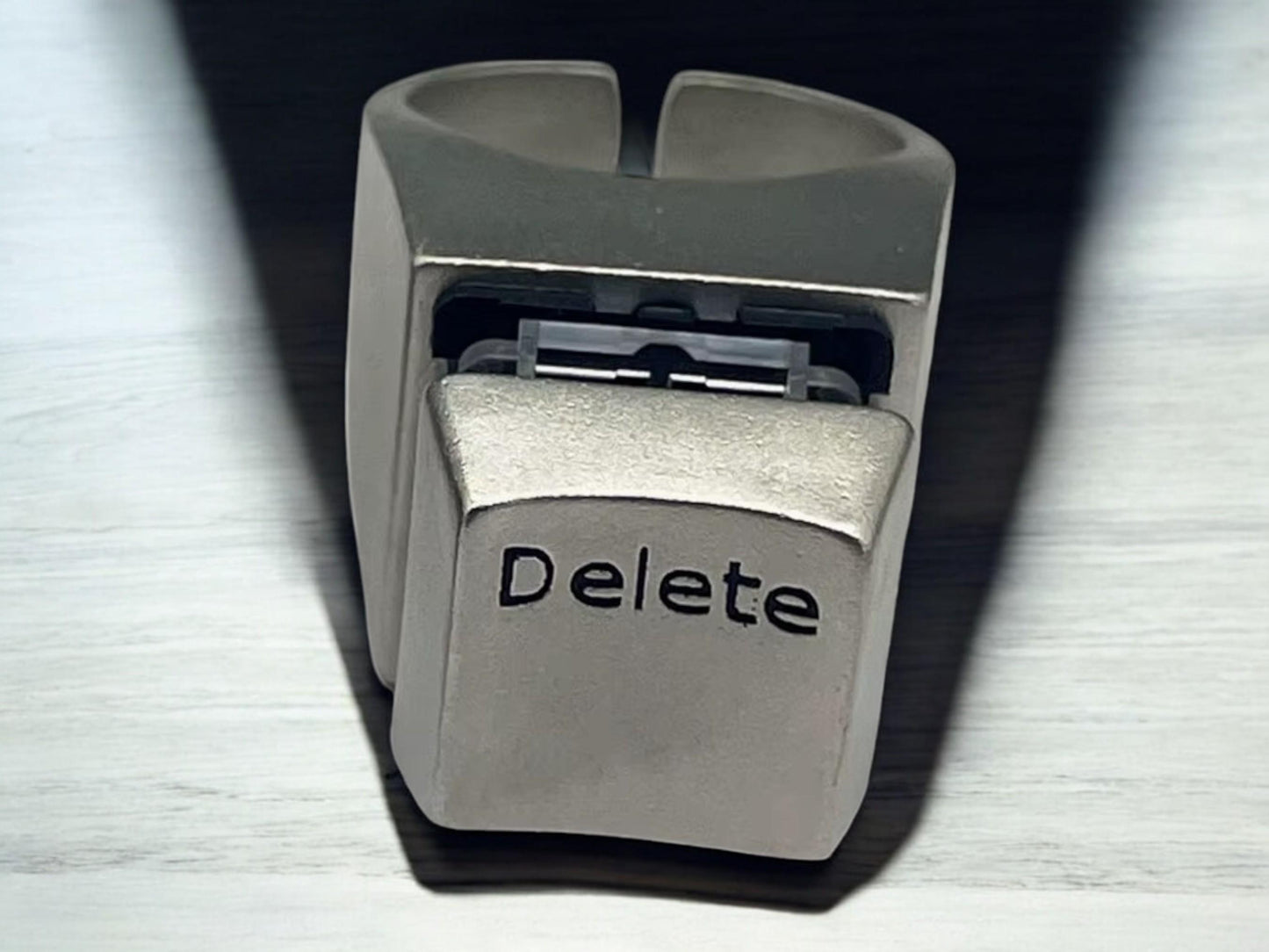 Adjustable Keyboard Key Ring – Delete Key Jewelry for Tech Fans