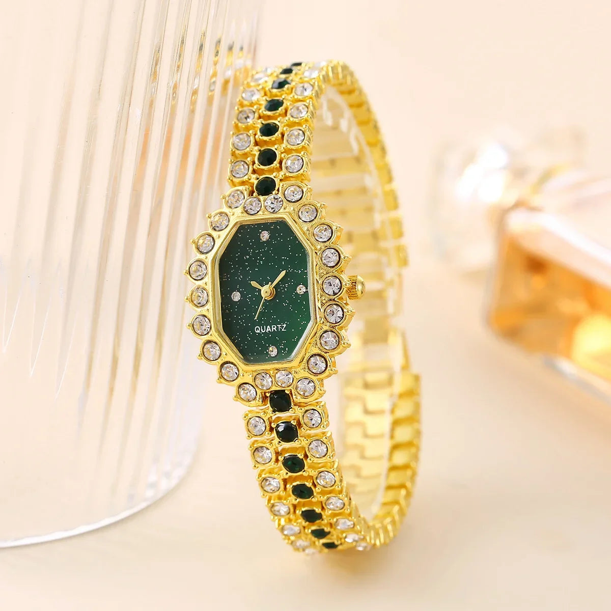 Luxury Quartz Gold Bracelet Watch: Fashion Gift for Ladies