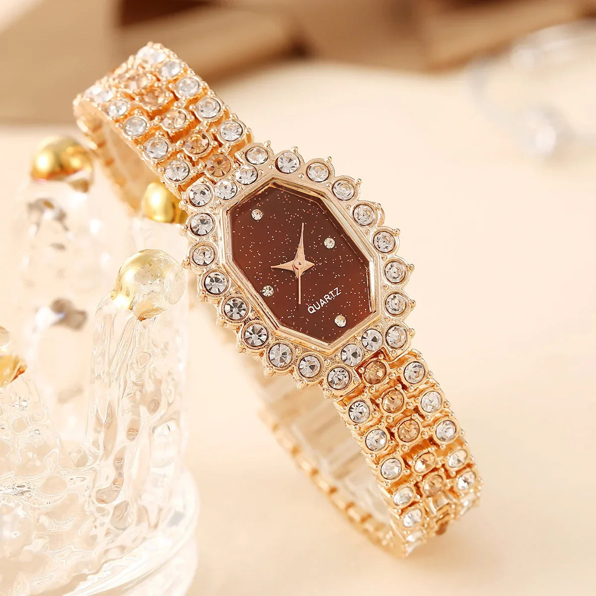 Luxury Quartz Gold Bracelet Watch: Fashion Gift for Ladies