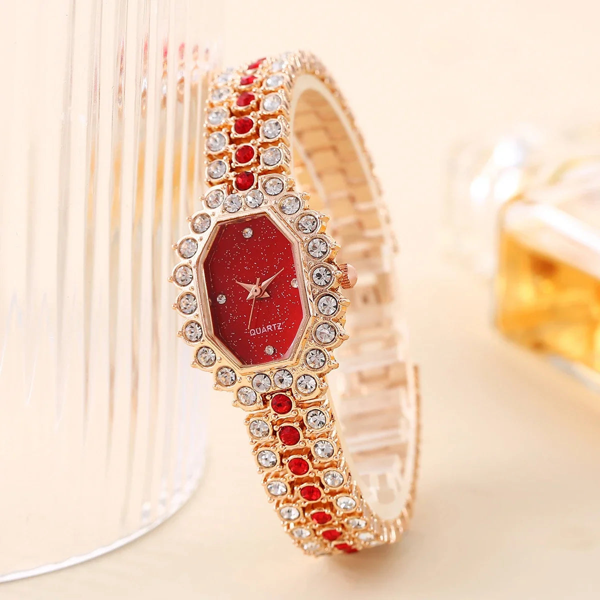 Luxury Quartz Gold Bracelet Watch: Fashion Gift for Ladies