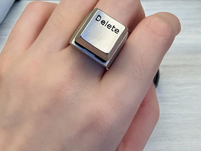 Adjustable Keyboard Key Ring – Delete Key Jewelry for Tech Fans