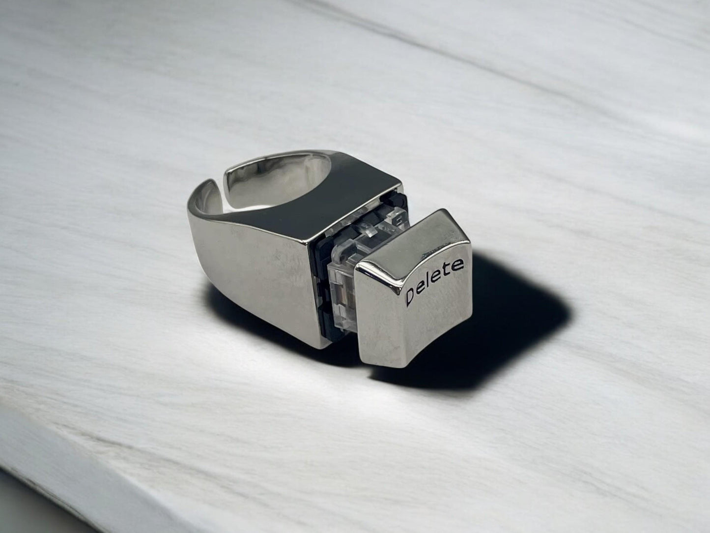Adjustable Keyboard Key Ring – Delete Key Jewelry for Tech Fans